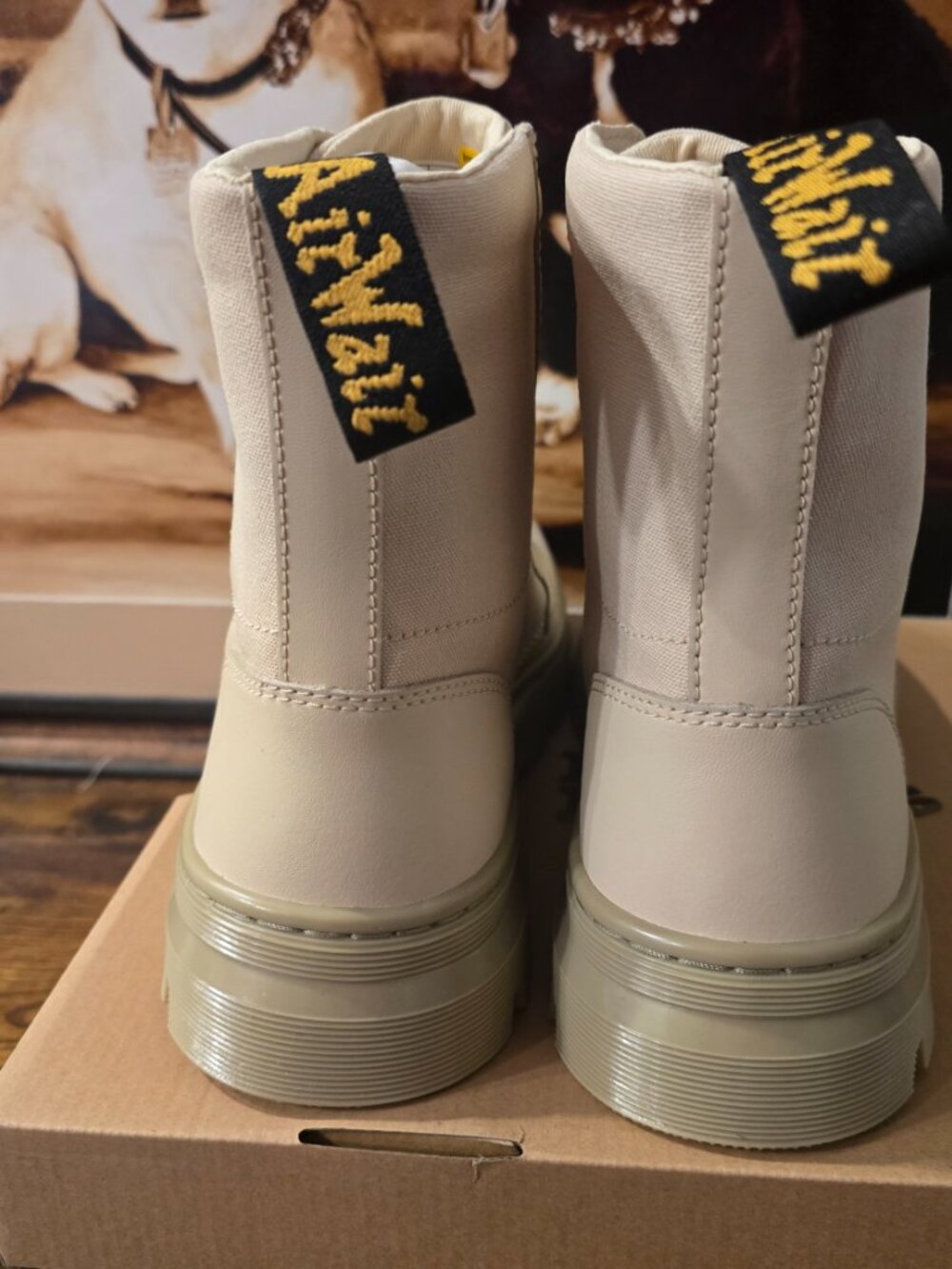 Dr. Martens Boots Sz 9 Womens Parchment Beige Combs Canvas Milled Coated Leather - Picture 7 of 15